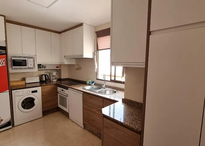 Atico Con Terraza Y 2 En Casco Antiguo *